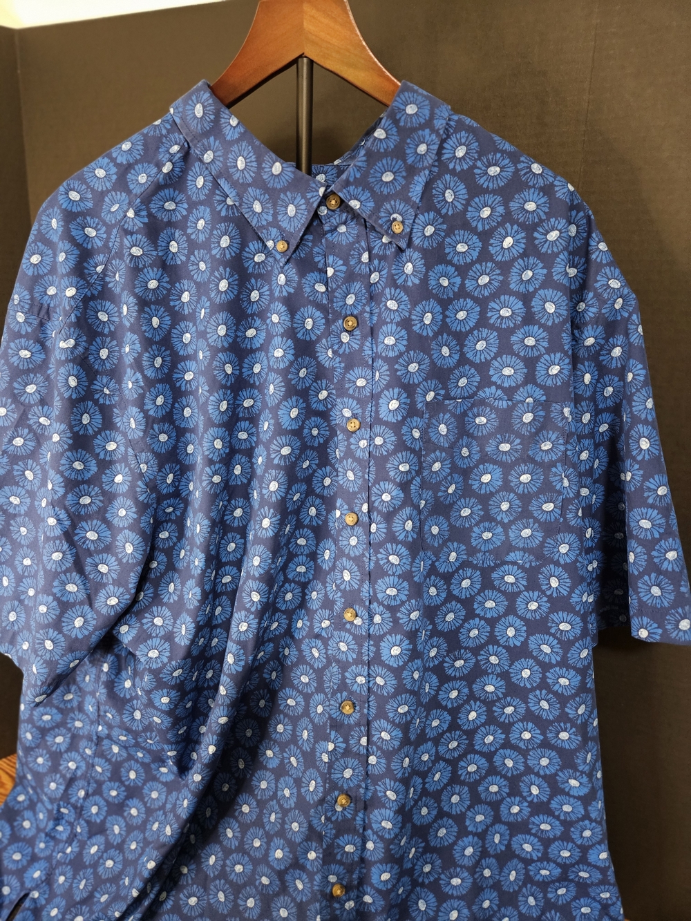 Harbor Bay Blue Short-Sleeve Button-Down Shirt with Floral Dot Pattern